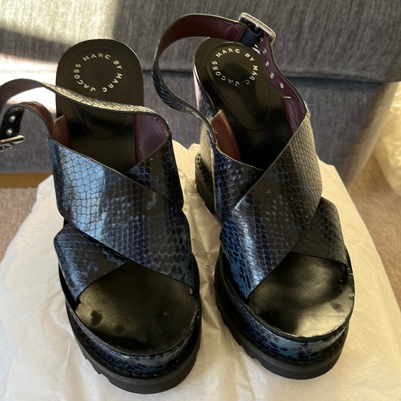 marc jacobs wedge sandals
